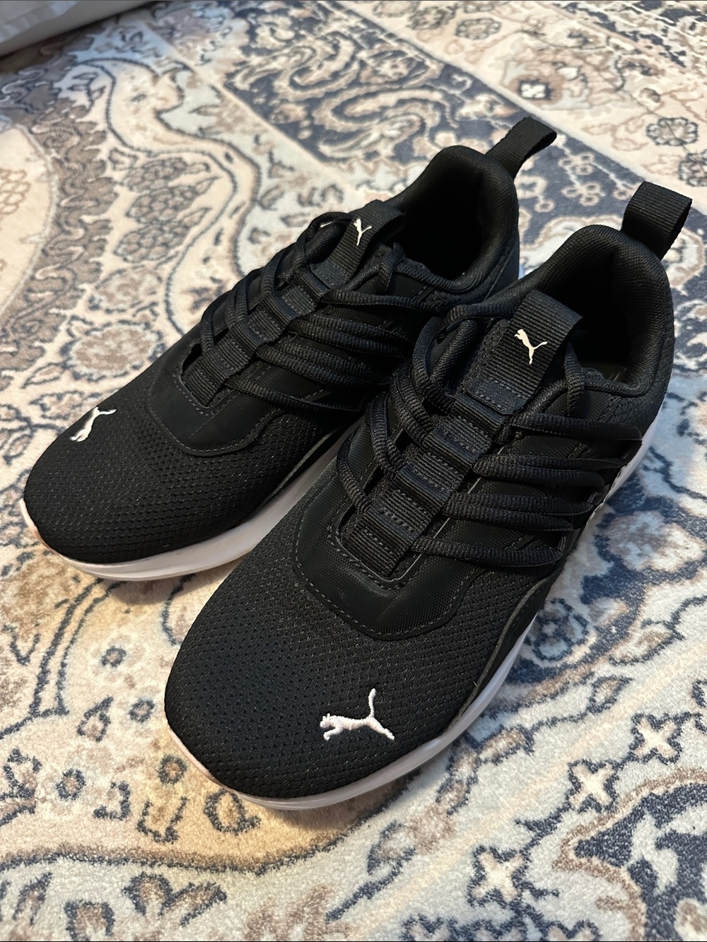 Puma Black womens Lightweight Running Sneakers with light pink Puma Logo